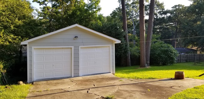 Building Photo - 738 Nakoma Dr