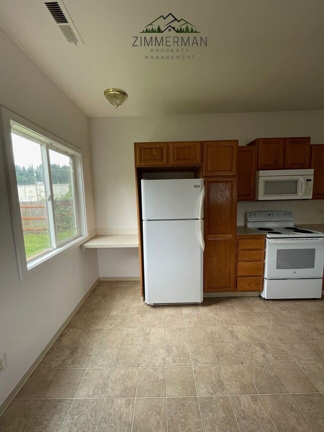 Building Photo - 3 bedroom, 1 1/2 bathroom House in Thurston neighborhood