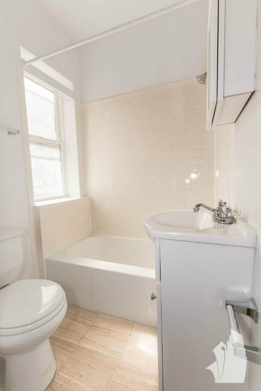 Building Photo - 1 bedroom in Chicago IL 60618