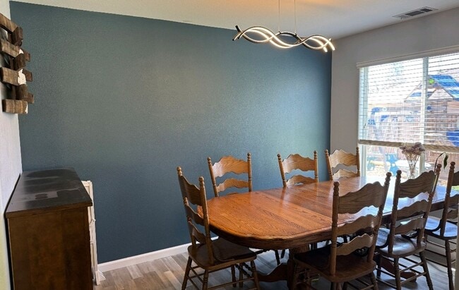 Building Photo - 3 bedroom 2 bath home with bonus room close to schools and shopping. Rv and or boat parking.