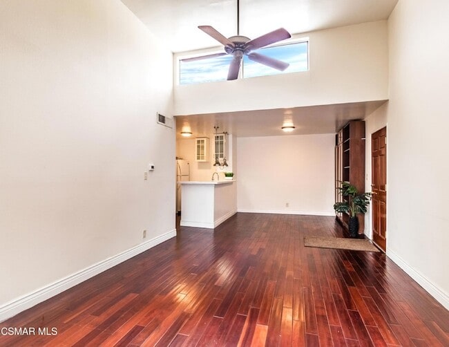 Foto del edificio - 18645 Hatteras St