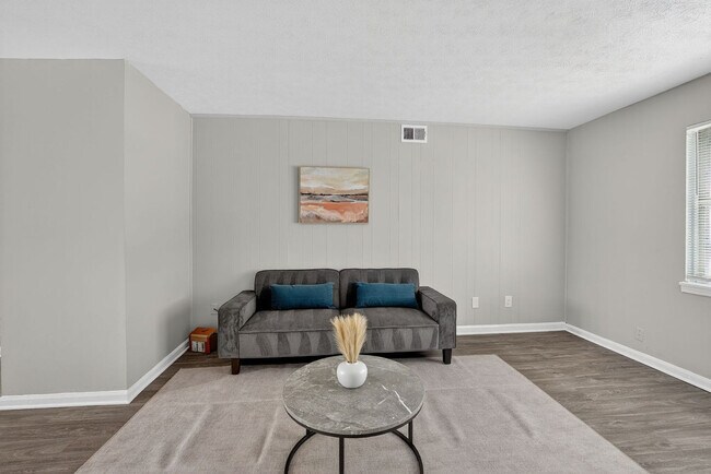 Foto del edificio - 5455 Riverdale Rd