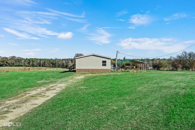 Building Photo - Country LIving!!