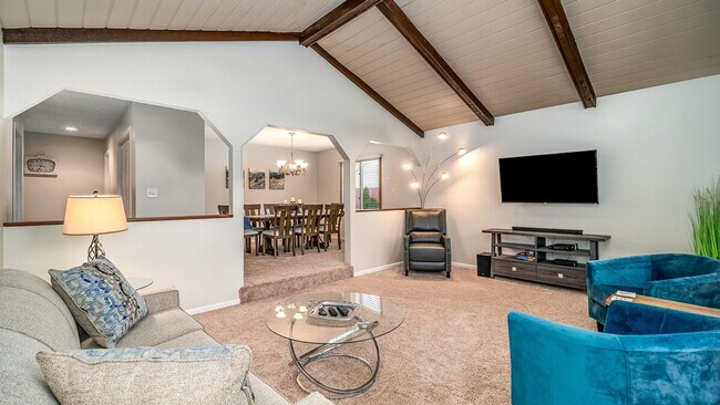 Building Photo - 886 Arthur Dr