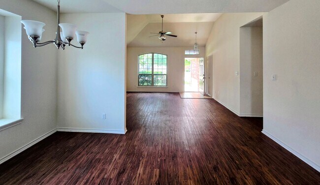 Foto del edificio - 2113 Woodhaven Dr