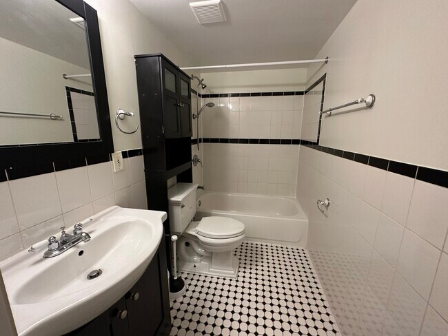 Full Bath - 1400 Morse St NE