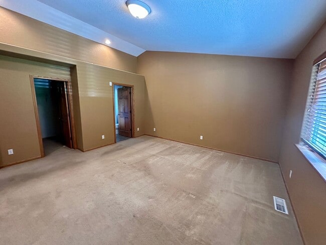 Building Photo - 4 Bedroom Single Family with movie theater...