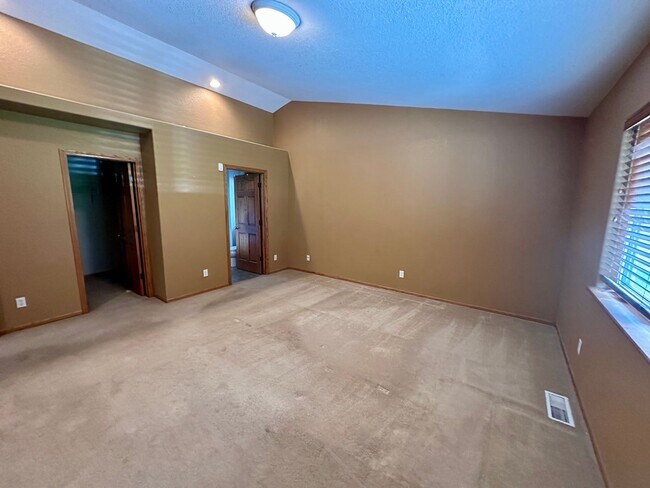 Foto del edificio - 4 Bedroom Single Family with movie theater...