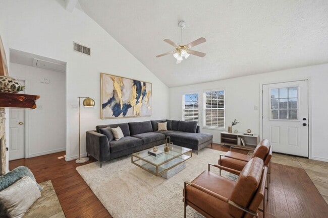 Building Photo - 2805 Pickett Dr