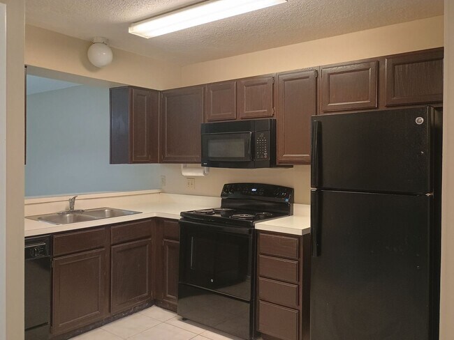 Building Photo - 113 Reserve Cir