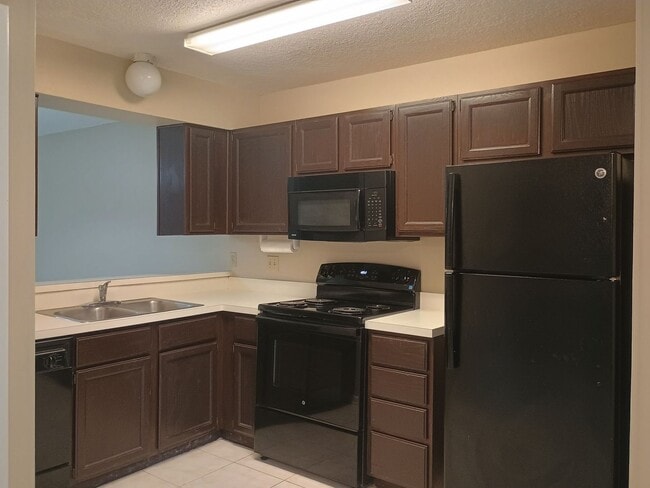 Building Photo - Upgraded 2/2 condo near UCF