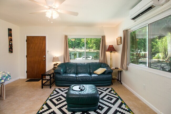 Foto del edificio - 111 NW 21st St