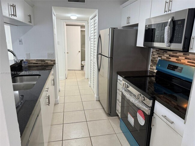 Foto del edificio - 10410 SW 157th Ct