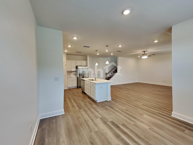 Building Photo - 220 Argea Dr