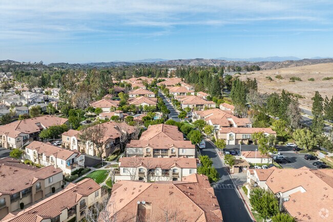 Foto aérea - Canyon Hills Condominiums