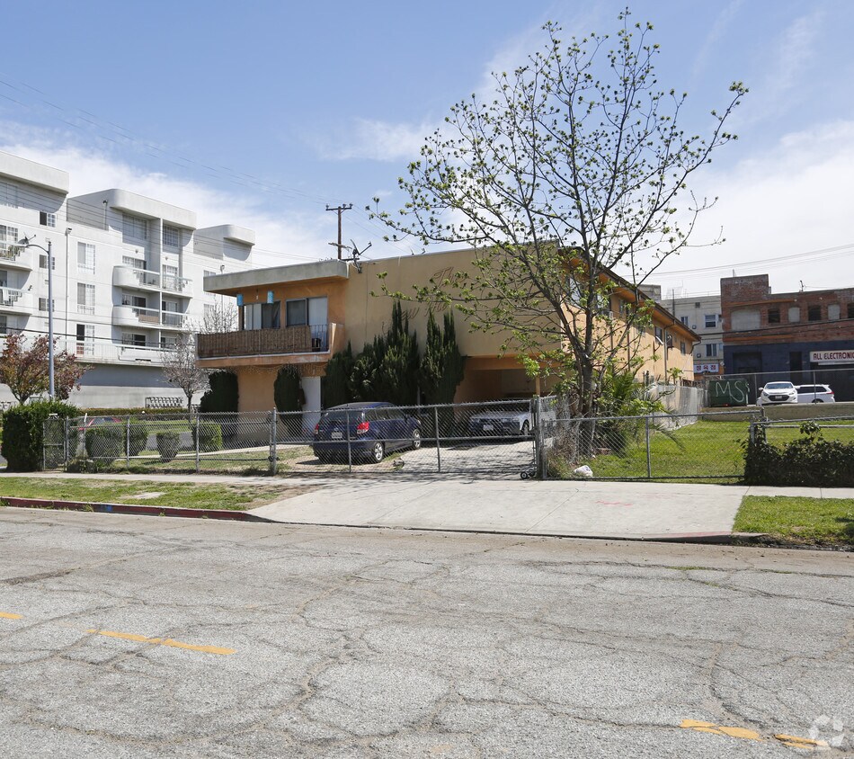 Building Photo - 2920 James M Wood Blvd