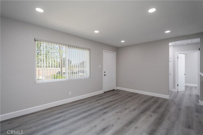 Foto del edificio - 3630 Russell St