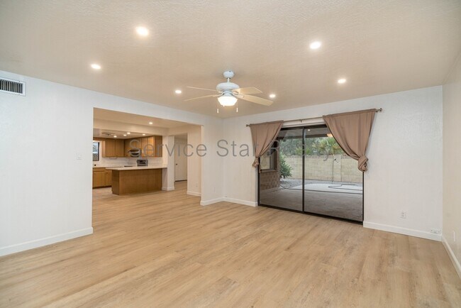 Building Photo - 8525 E Mariposa Dr