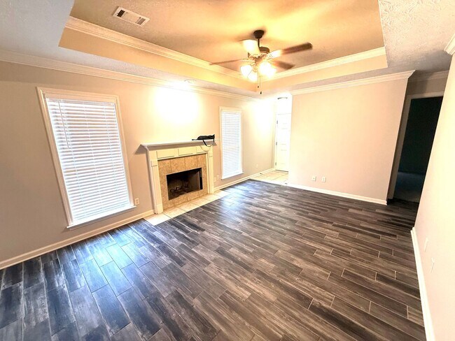 Building Photo - ** 3 Bed 2 Bath located in Ryan Ridge ** Call 334-366-9198 to schedule a self tour