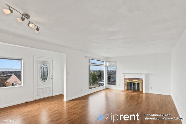 Foto del edificio - 2 br, 1 bath House - 16094 Gramercy Dr, Sa...