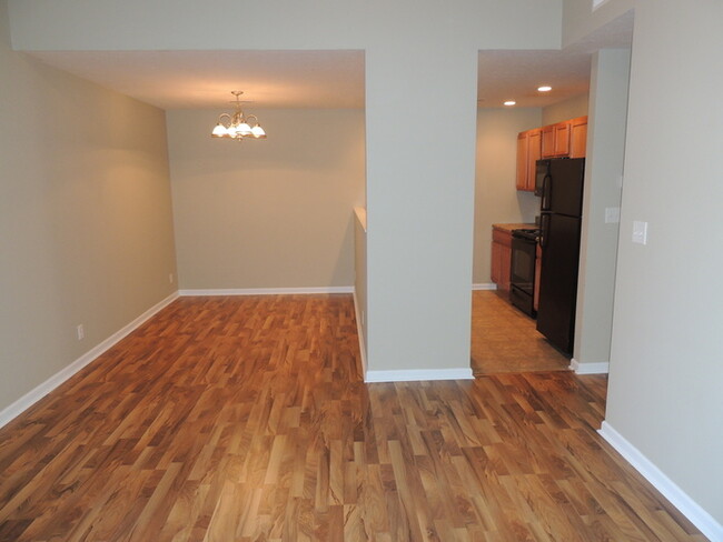 Building Photo - 2 bed, 2 bath, 2 car garage townhouse w/ l...