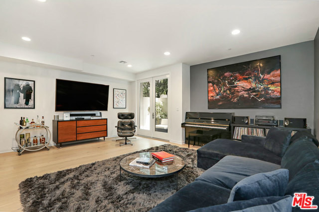 Foto del edificio - 4240 Laurel Canyon Blvd