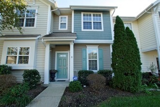 Building Photo - 405 Hamlet Park Dr