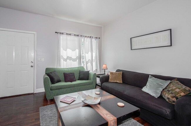 Foto del edificio - 906 Greenwood Ave NE