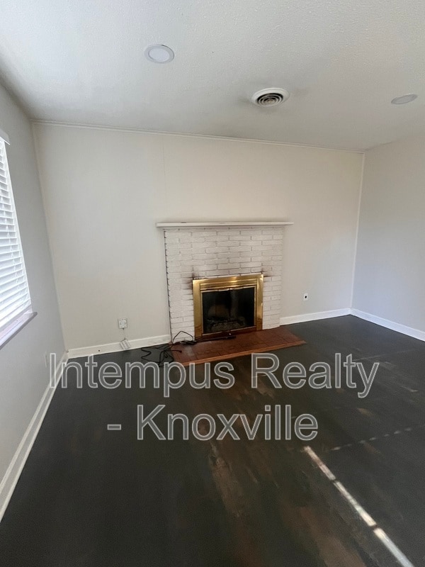 Building Photo - 1904 Southdale Rd SW