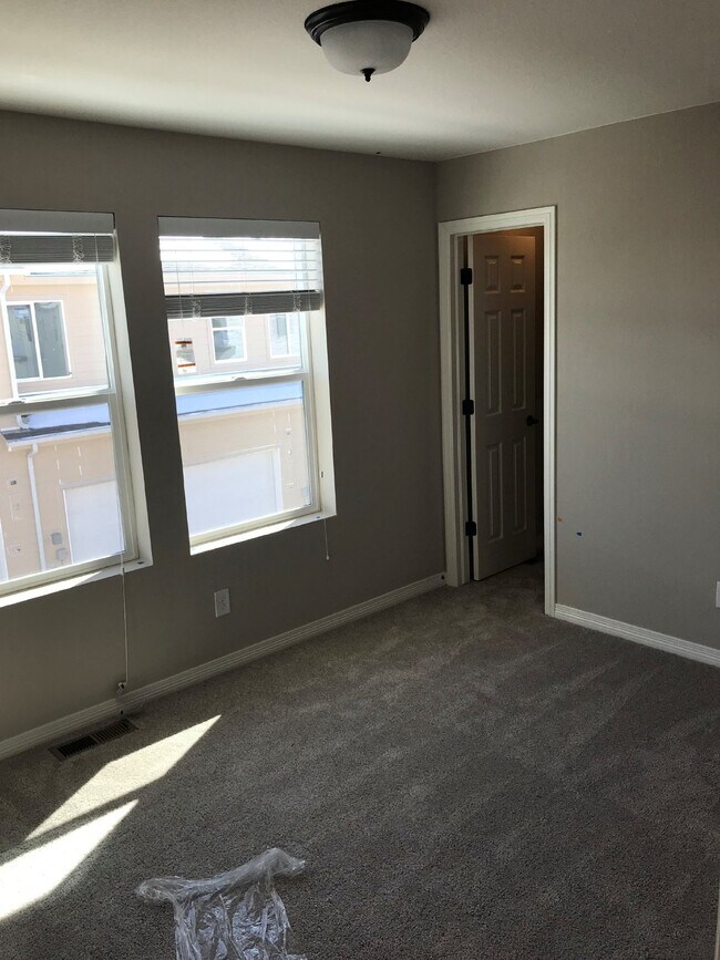 Foto del edificio - NEW and Modern! 3BR/2.5BA in GVR!