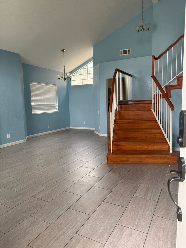 Foto del edificio - 5543 N Magnolia Dr