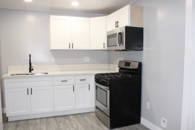 Building Photo - 10252 Vena Ave