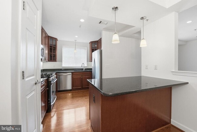 Building Photo - 4167 S Four Mile Run Dr