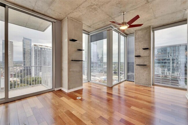 Building Photo - 360 Nueces St