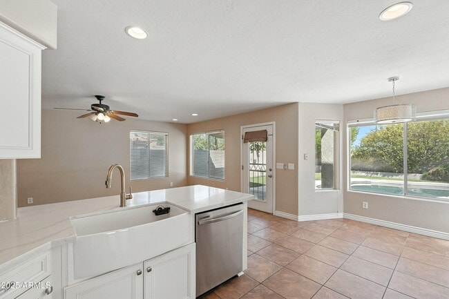 Building Photo - 4274 E Creosote Dr