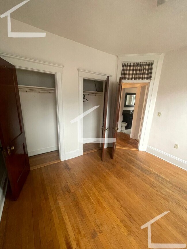 Building Photo - Spacious 3 bedroom