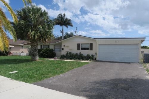 Primary Photo - 620 W Kalmia Dr