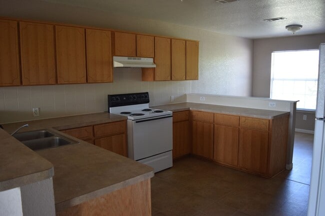 Building Photo - 303 S 42nd St