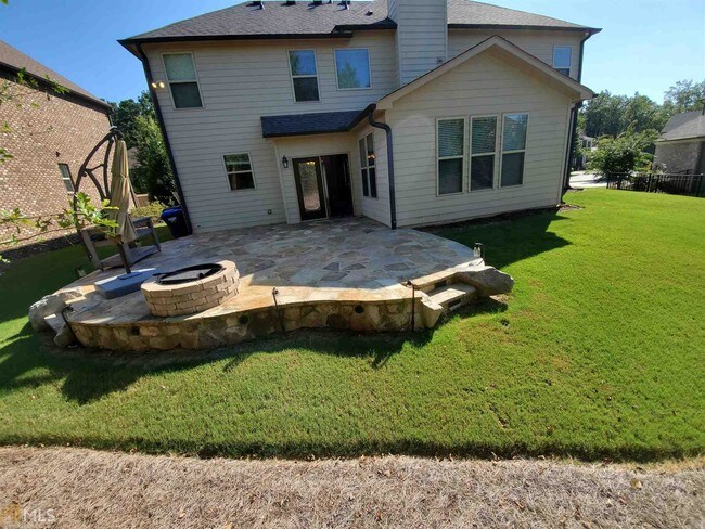 Building Photo - 2860 Apremont Dr