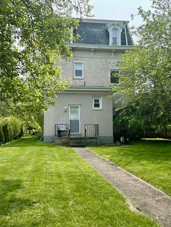 Foto del edificio - 833 N Euclid Ave