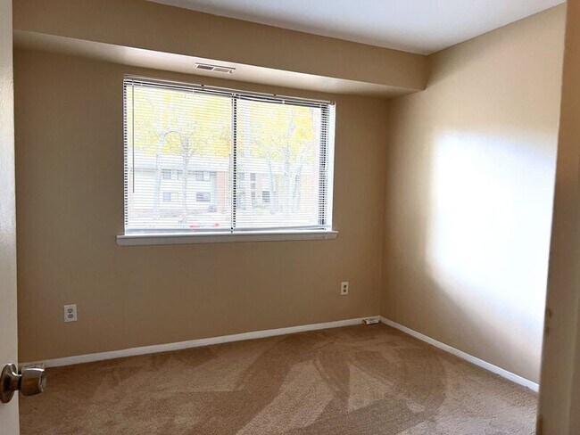 Building Photo - 1299 Schaub Dr
