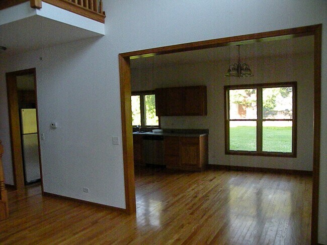 living room - 391 E Rickert St