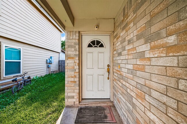 Building Photo - 3343 Apple Dale Dr