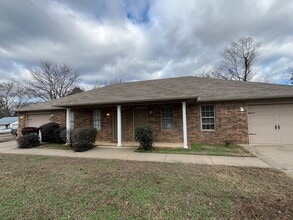 Building Photo - 918 Sequoyah Way