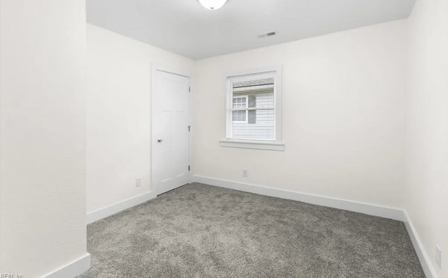 Building Photo - 511 Shepard St