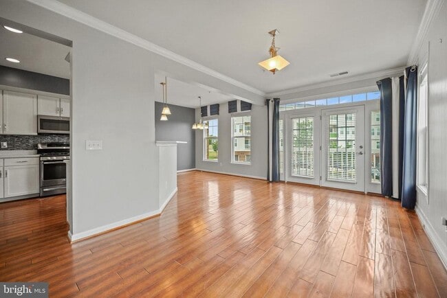 Building Photo - 25253 Laureldale Terrace