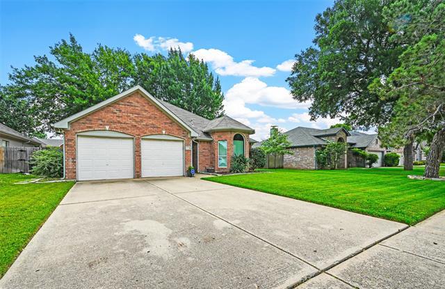 Building Photo - 1735 Parkwood Dr