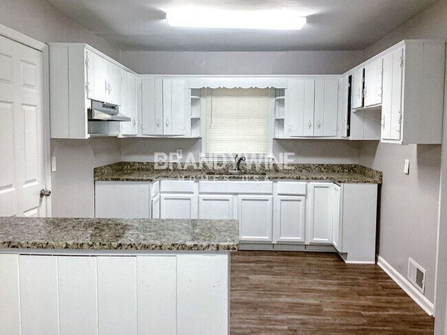 Foto del edificio - One month FREE RENT!!