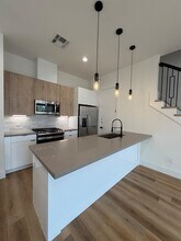 Building Photo - 6733 Peerless St