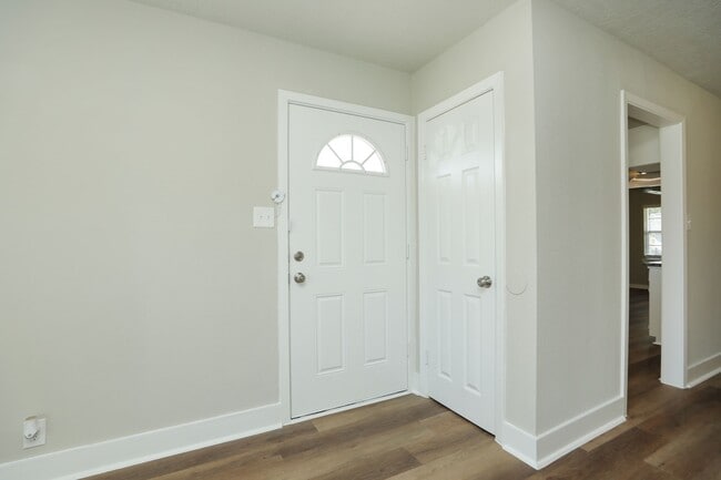 Foto del edificio - 631 Edgebrook Dr